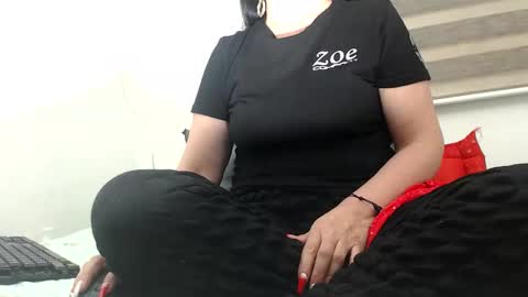 Snapshot of mommy26 chatting on 12.02.25 mommy26 online show from 12.02.25