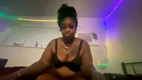 Snapshot of mommybud07 chatting on 07.04.26 THiKKUMZ online show from 07.04.26