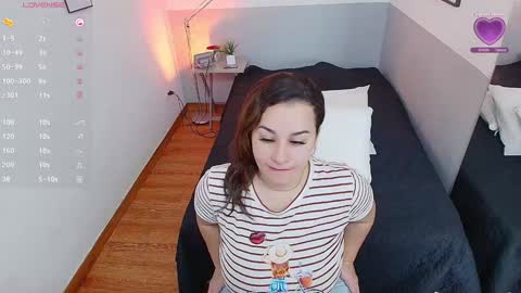 Snapshot of mommyissuess_ chatting on 01.20.25 Daphne online show from 01.20.25