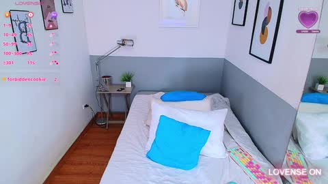 Snapshot of mommyissuess_ chatting on 01.23.25 Daphne online show from 01.23.25