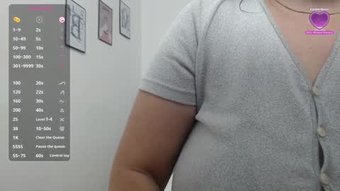 Snapshot of mommyissuess_ chatting on 01.31.25 Daphne online show from 01.31.25