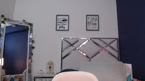 Snapshot of mommyissuess_ chatting on 02.19.25 Daphne online show from 02.19.25