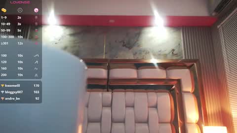 Snapshot of mommyissuess_ chatting on 02.20.25 Daphne online show from 02.20.25