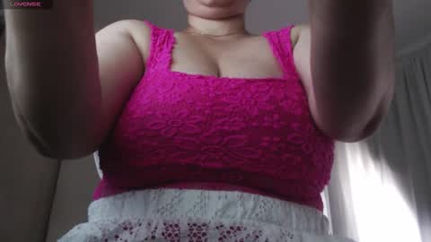 Snapshot of mommyissuess_ chatting on 10.08.25 Daphne online show from 10.08.25