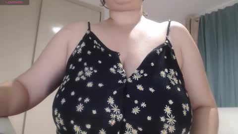 Snapshot of mommyissuess_ chatting on 11.15.25 Daphne online show from 11.15.25