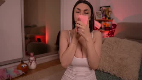 Snapshot of mona_lisss chatting on 12.20.25 Mona Lisss online show from 12.20.25