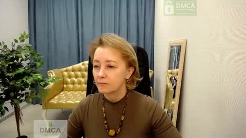 Snapshot of mona_w chatting on 02.13.26 Mona online show from 02.13.26