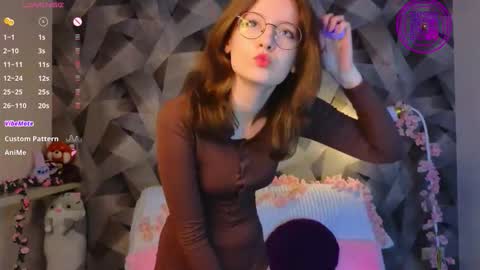 Snapshot of monanoir chatting on 11.29.25 Mona online show from 11.29.25