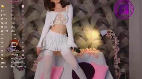 Snapshot of monanoir chatting on 12.04.25 Mona online show from 12.04.25