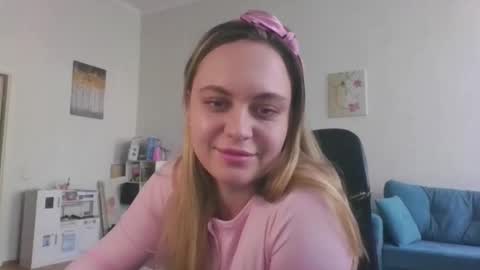 Snapshot of monarise chatting on 03.23.26 monarise online show from 03.23.26