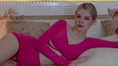 Monaxxx  online show from 12.14.24