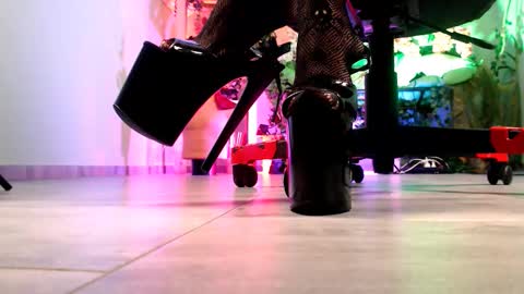 Monika online show from 10.11.25