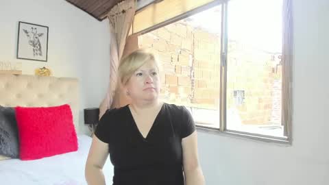 Snapshot of monicapink_ chatting on 02.10.25 Mony online show from 02.10.25