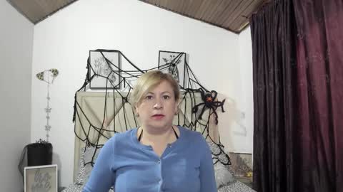 Snapshot of monicapink_ chatting on 10.17.25 Mony online show from 10.17.25