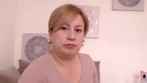 Snapshot of monicapink_ chatting on 10.22.25 Mony online show from 10.22.25