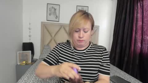 Snapshot of monicapink_ chatting on 11.04.25 Mony online show from 11.04.25