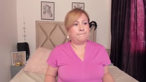 Snapshot of monicapink_ chatting on 11.07.25 Mony online show from 11.07.25