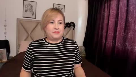 Snapshot of monicapink_ chatting on 11.10.25 Mony online show from 11.10.25