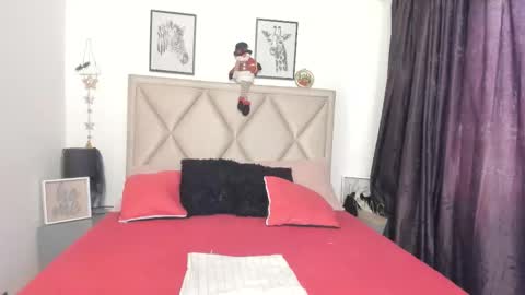 Snapshot of monicapink_ chatting on 12.05.25 Mony online show from 12.05.25