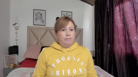 Snapshot of monicapink_ chatting on 12.15.25 Mony online show from 12.15.25