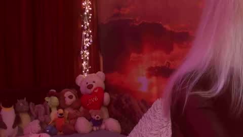 Monika    online show from 12.21.25