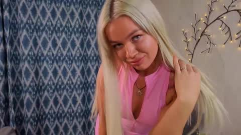 Snapshot of monika_valley chatting on 11.09.25 Monika online show from 11.09.25