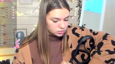 Monika online show from 11.24.25