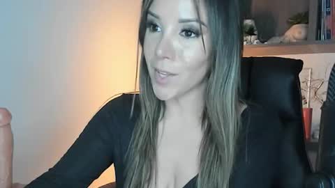 Monilee online show from 10.29.25