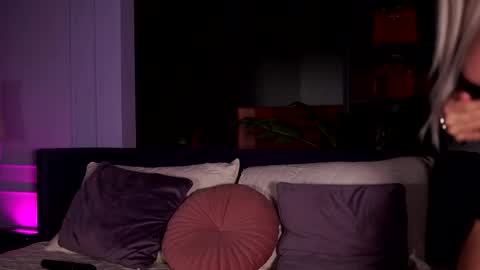 Moni online show from 12.05.25