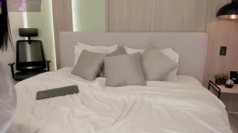 Monique  online show from 11.04.25