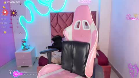 Snapshot of monroe_lc chatting on 12.18.25 monroe_lc online show from 12.18.25