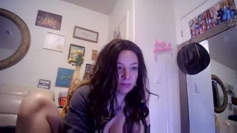 Snapshot of monroelovesyou chatting on 11.11.25 Monroe online show from 11.11.25