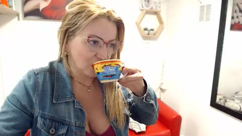 Snapshot of monserrat_diva chatting on 02.05.26 monserrat_diva online show from 02.05.26