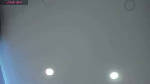 Snapshot of monserrat_girl chatting on 11.25.25 online show from 11.25.25