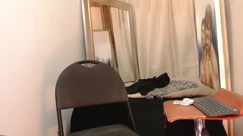 Snapshot of monsoon_the_best chatting on 09.26.25 monsoon_the_best online show from 09.26.25