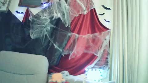 Snapshot of moodiemira chatting on 10.29.25 moodiemira online show from 10.29.25