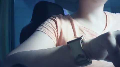 Snapshot of moodiemira chatting on 11.04.25 moodiemira online show from 11.04.25