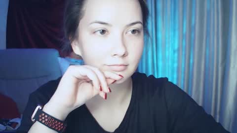 Snapshot of moodiemira chatting on 11.11.25 moodiemira online show from 11.11.25