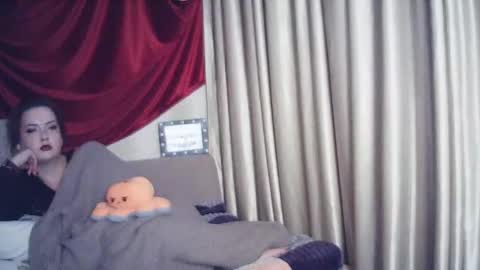 Snapshot of moodiemira chatting on 11.12.25 moodiemira online show from 11.12.25