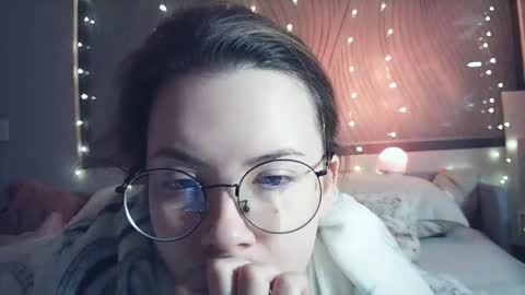 Snapshot of moodiemira chatting on 11.22.25 moodiemira online show from 11.22.25