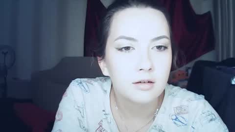 Snapshot of moodiemira chatting on 11.26.25 moodiemira online show from 11.26.25