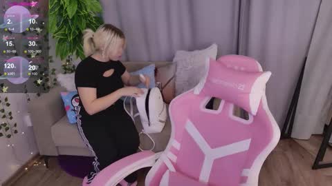 Moon  Bunny online show from 09.13.25