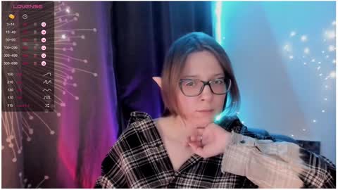 Snapshot of moon__girl chatting on 01.23.25 Roxy online show from 01.23.25