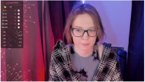 Snapshot of moon__girl chatting on 02.06.25 Roxy online show from 02.06.25