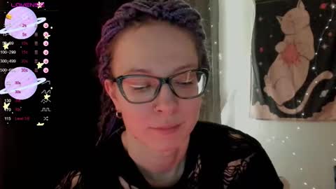 Snapshot of moon__girl chatting on 10.04.25 Roxy online show from 10.04.25