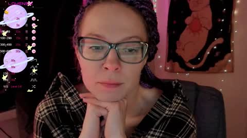 Snapshot of moon__girl chatting on 10.14.25 Roxy online show from 10.14.25