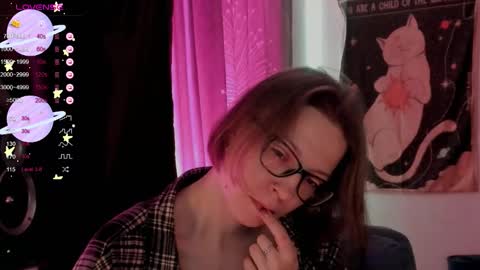 Snapshot of moon__girl chatting on 10.29.25 Roxy online show from 10.29.25