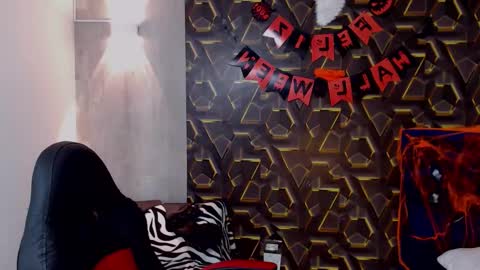 moon_and_fire_ online show from 10.30.25