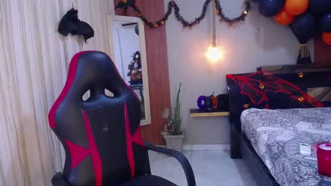 moon_and_fire_ online show from 11.03.25