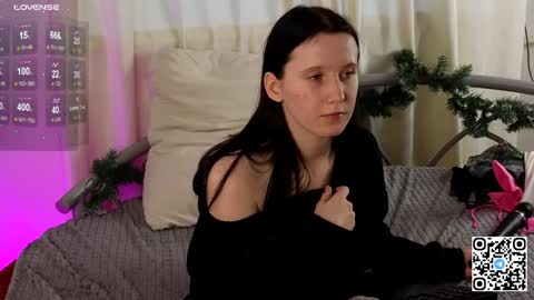 Snapshot of moon_avengers chatting on 01.05.25 Lola online show from 01.05.25